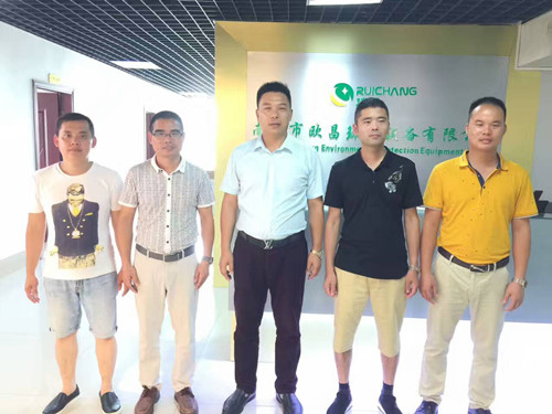 驅(qū)車千里，只為探望華南工業(yè)節(jié)能風扇一線服務(wù)團隊