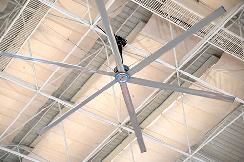 你知道工業(yè)車間內(nèi)有直徑在7.3米長(zhǎng)的工業(yè)大吊扇嗎？